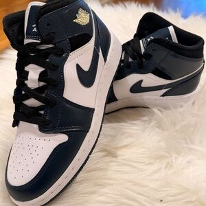 NEW AUTHENTIC NIKE AIR JORDAN 1 MID (GS) "ARMORY NAVY" US 4.5 Youth